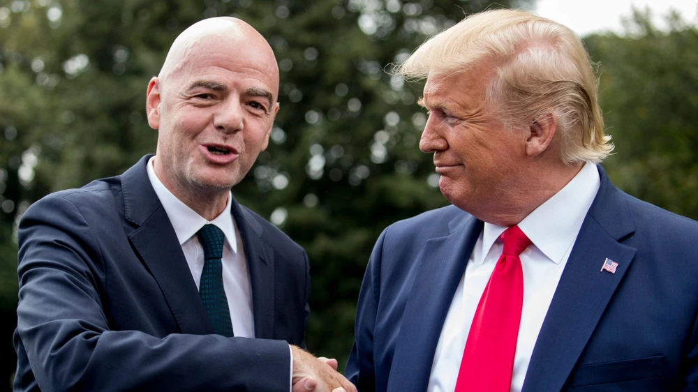 Tổng thống Trump và Chủ tịch FIFA Gianni Infantino. Ảnh: Getty