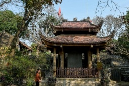 Du lịch - Chùa cổ gần nghìn năm tuổi trên đỉnh núi ở Hà Nam, lưu giữ 2 bảo vật quốc gia