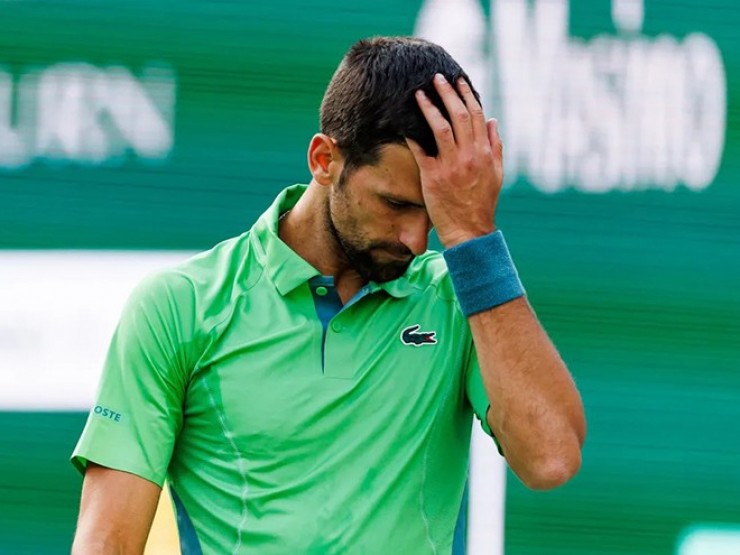 Djokovic thua “kẻ hủy diệt gã khổng lồ“, cán mốc buồn sau 2.542 ngày