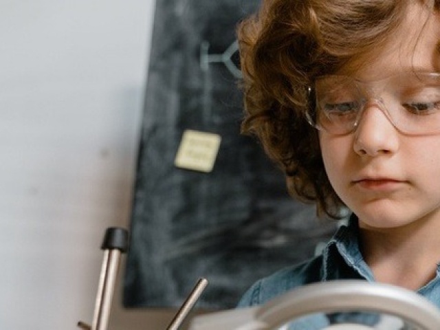 15 dấu hiệu chứng tỏ con bạn có khả năng vượt trội so với bạn đồng trang lứa