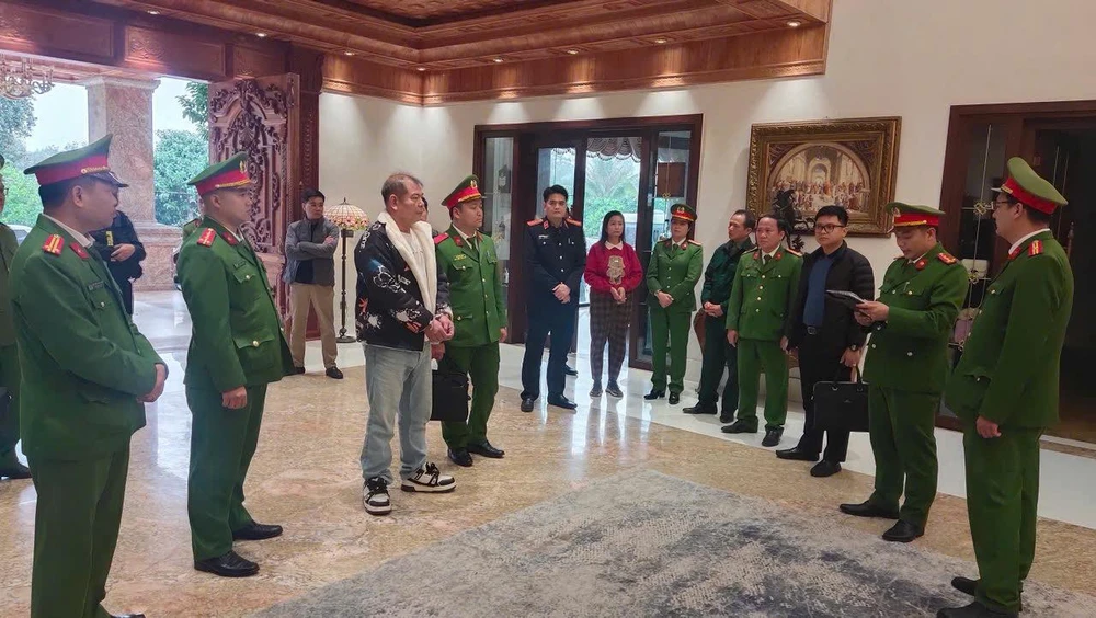 Giang hồ Tuấn "trắng" bị công an Phú Thọ bắt giữ hôm 6-3. Ảnh CAPT