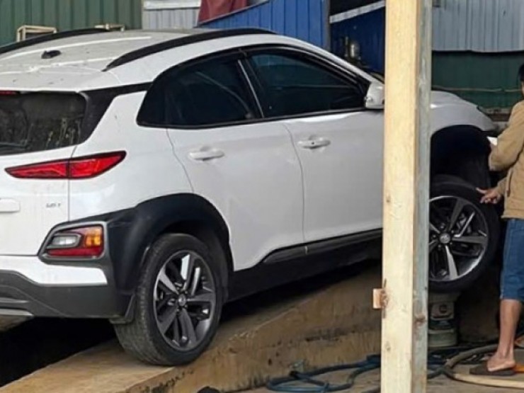 Chủ tiệm rửa ôtô bị khách tông tử vong