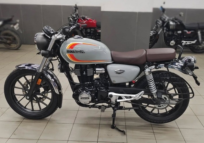 Honda ra mắt xe côn tay 350cc phong cách cá tính, giá dễ tiếp cận - 3