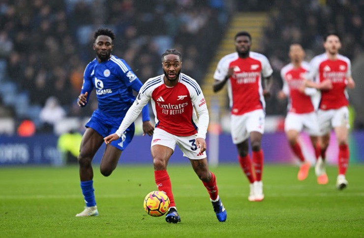 Việc chiêu mộ Sterling là&nbsp;một sai lầm của Arsenal