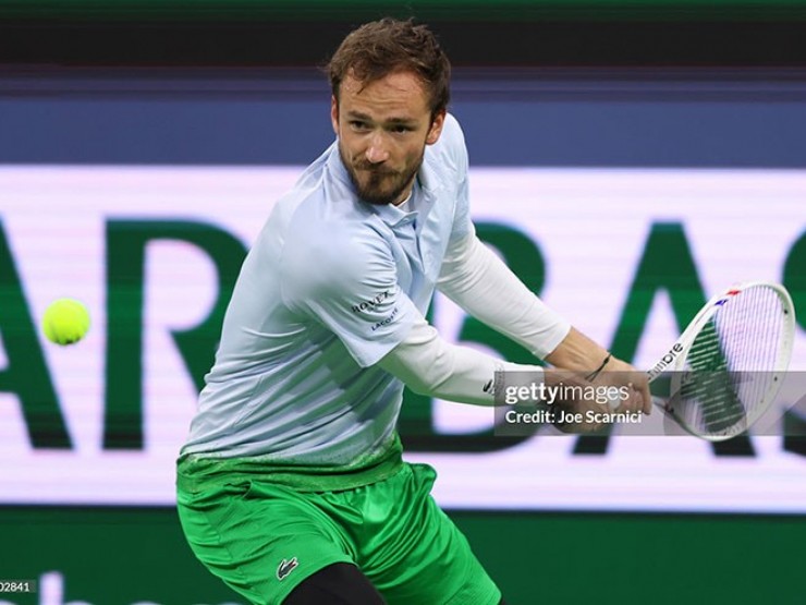 Hấp dẫn tennis Indian Wells ngày 5: Medvedev thắng sau 12 phút, Tsitsipas áp đảo