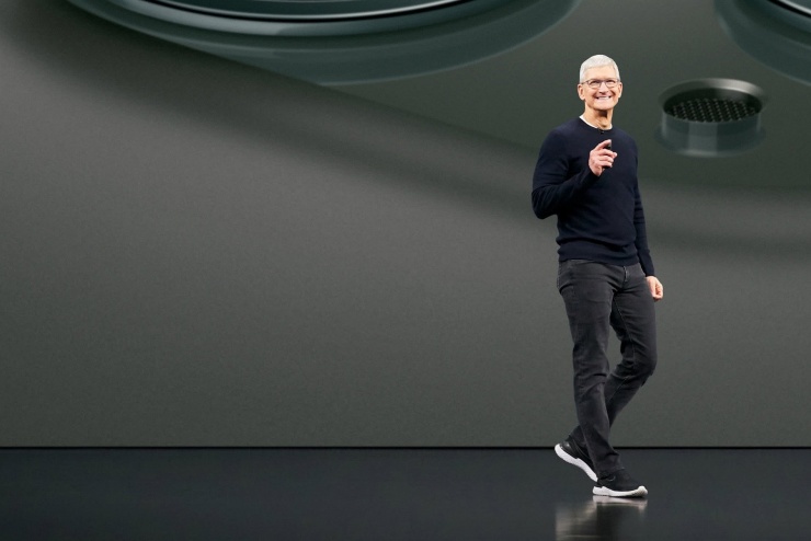 Phong cách thoải mái của CEO Apple Tim Cook. Ảnh: CNBC