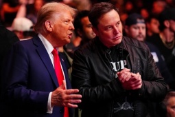 Kinh doanh - Ông Trump tuyên bố mua xe Tesla để ủng hộ Elon Musk