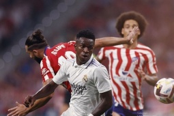 Vinicius  &   " món nợ "  lịch sử với Atletico Madrid, từng bị đối thủ cắn vào đầu