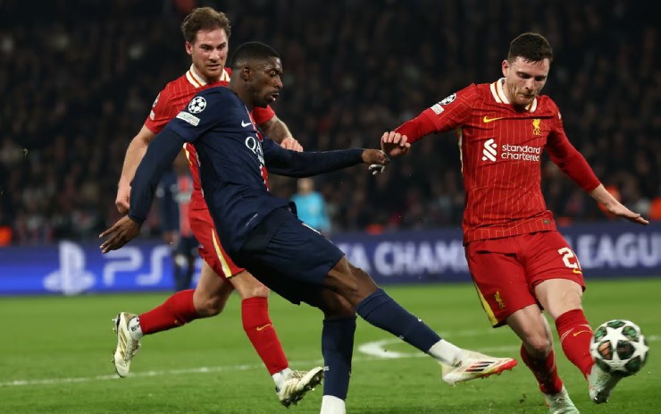 Liverpool (áo đỏ) vẫn được đánh giá cao hơn PSG