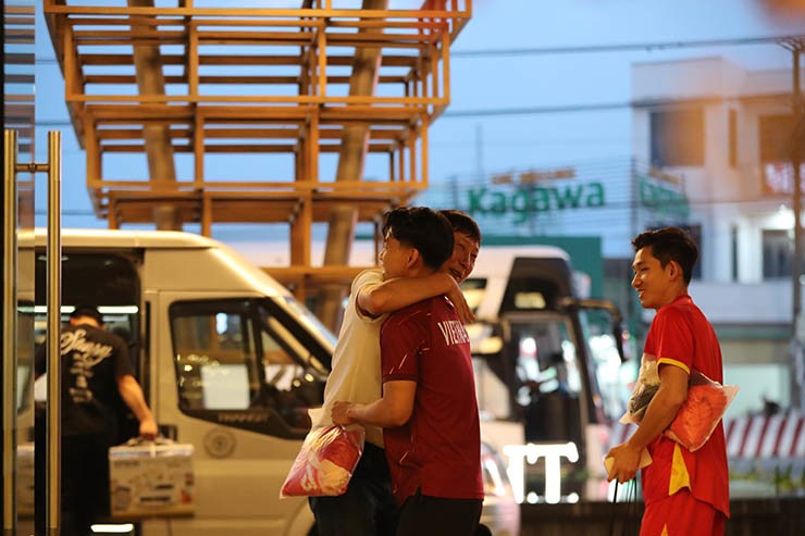 ĐT Việt Nam bắt đầu chinh phục Asian Cup, tân binh Lý Đức đặt mục tiêu lớn - 6