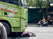 Tin tức trong ngày - Tai nạn giữa xe container và xe máy, 1 nữ sinh viên tử vong