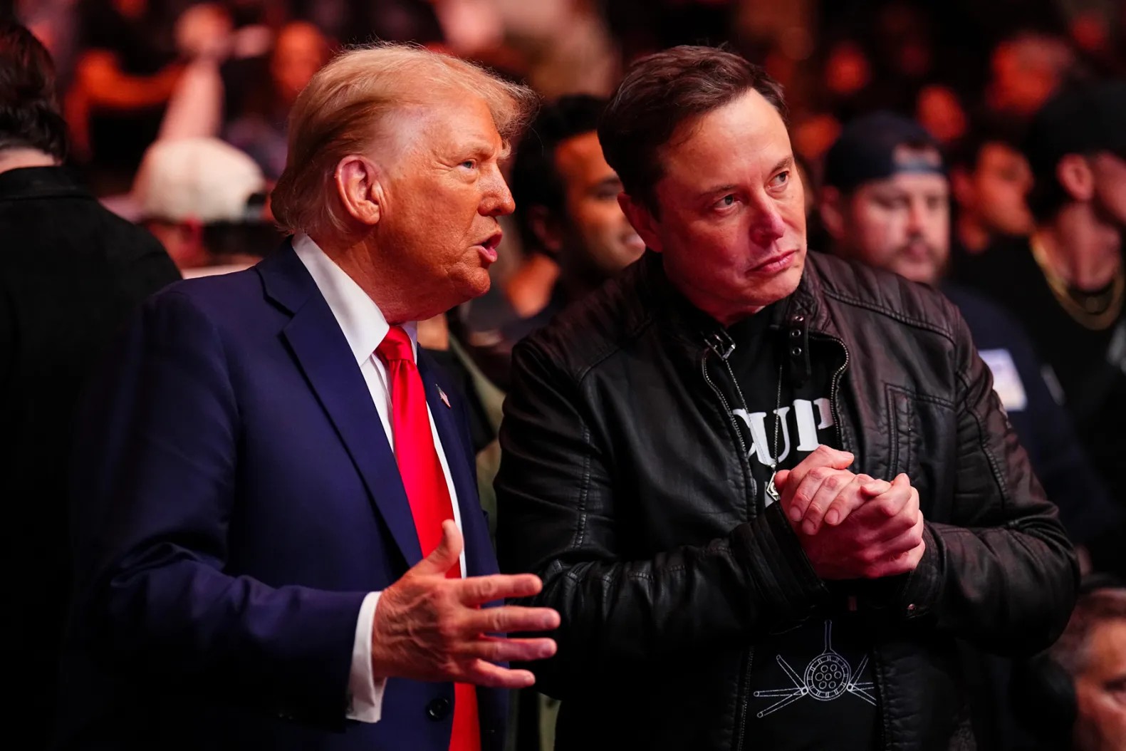 Ông Trump tuyên bố mua xe Tesla để ủng hộ Elon Musk - 1