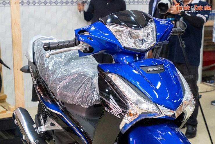Honda Wave 125i sản xuất tại Malaysia có kiểu dáng gần như tương đồng với Honda Future 125 FI và Wave 125i nhập khẩu từ Thái Lan. Tuy nhiên, phiên bản này vẫn có một số điều chỉnh về kích thước để phù hợp với thị hiếu và điều kiện giao thông tại Malaysia. 