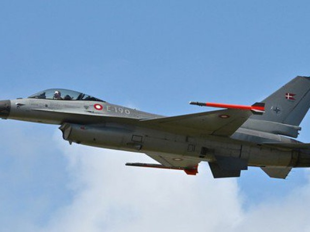 F-16 Ukraine 'lép vế' trước Su-35 Nga?