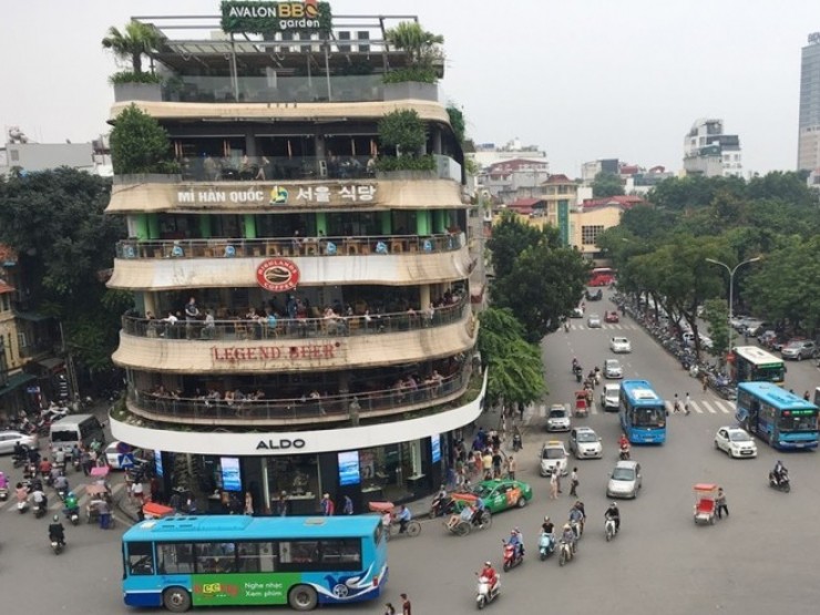 Hàm Cá mập: Thiết kế “khác người“ từ một bến xe điện cũ