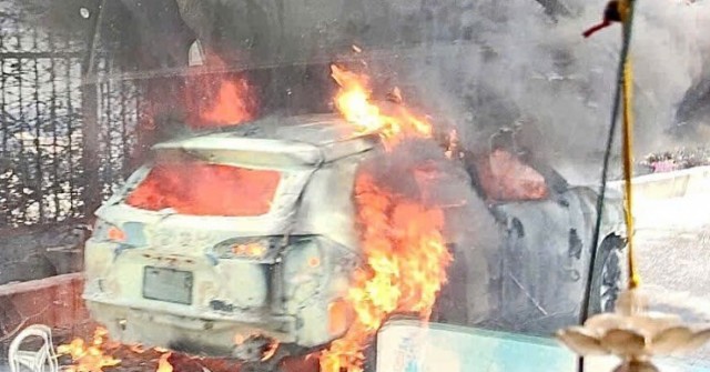 TP HCM: Ô tô 5 chỗ đang chạy trên đường bỗng cháy ngùn ngụt