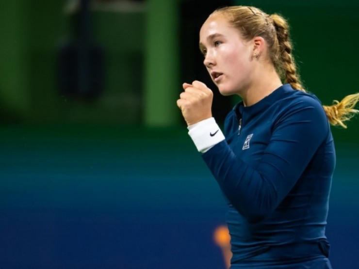 “Sharapova 17 tuổi“ lập kỷ lục khủng tennis, Swiatek “hạ bệ“ đàn chị Serena