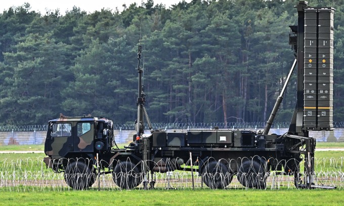 Xe phóng của tổ hợp phòng không SAMP/T tại căn cứ Kuchyna ở Slovakia tháng 4/2023. Ảnh: AFP