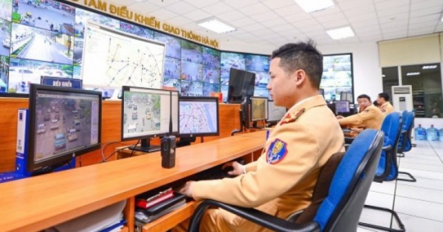 Nhật ký giờ cao điểm tại nơi gác dòng chảy giao thông Hà Nội