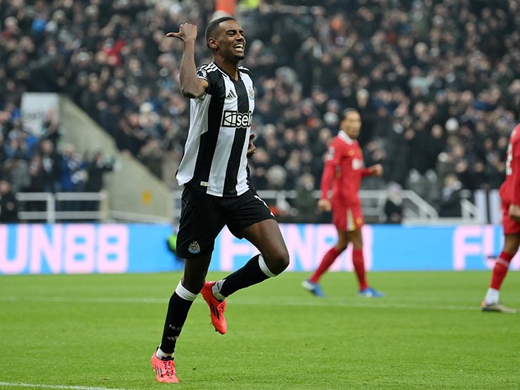 Isak có thể gây ra nhiều vấn đề cho Liverpool trong trận chung kết League Cup tới đây