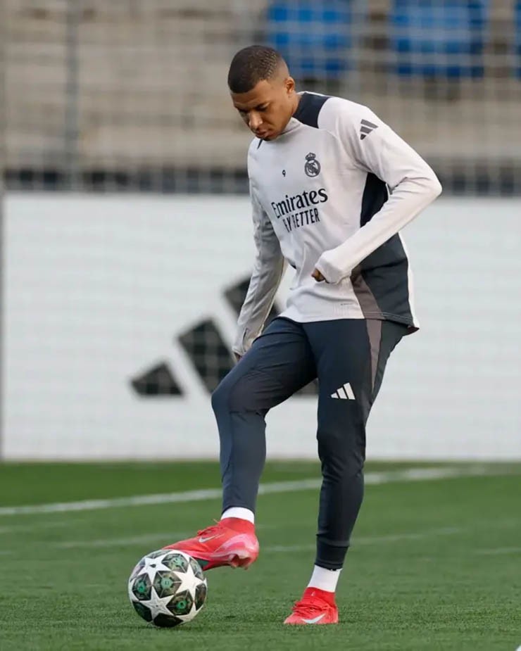 Mbappe phải tập riêng trong buổi tập mới nhất của Real