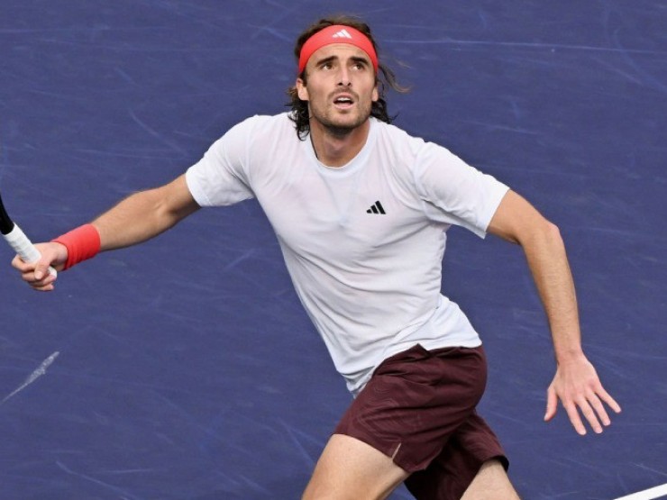 Rực lửa tennis Indian Wells: Tsitsipas thua trắng, Swiatek áp đảo 6-1 trong 2 set