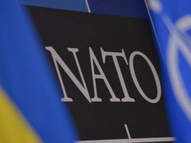 Ukraine tự động gia nhập NATO nếu Nga vi phạm thỏa thuận ngừng bắn?