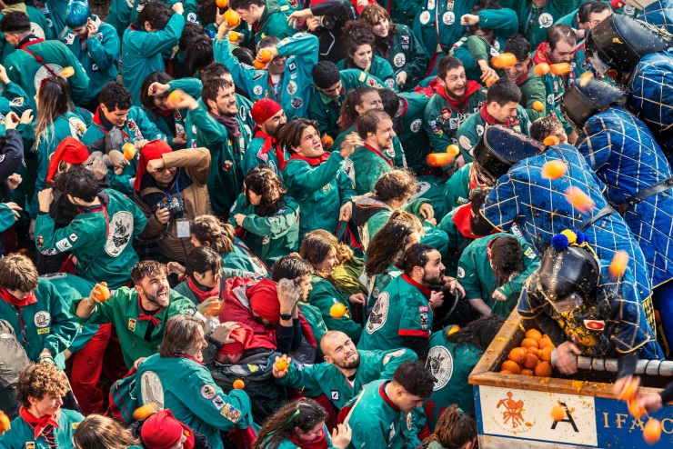 Lễ hội Carnaval di Ivrea: Cuộc chiến cam kịch tính giữa lòng nước Ý - 1