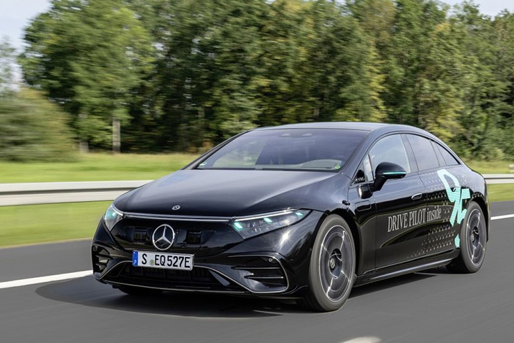 Mercedes-Benz bổ sung thêm màu đèn báo hiệu mới cho xe tự hành