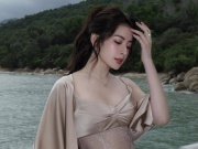 Thời trang - Chi Pu sắm liên tục hai chiếc túi xách hơn nửa tỷ đồng