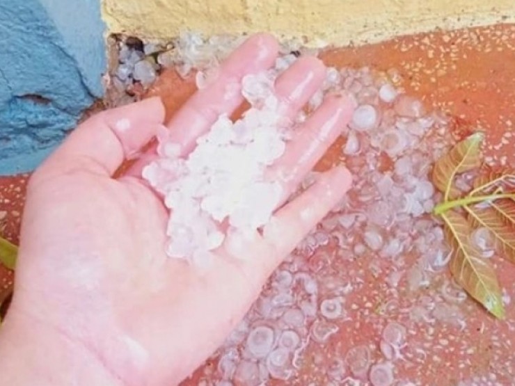 Nhiều nơi xuất hiện mưa đá bất thường