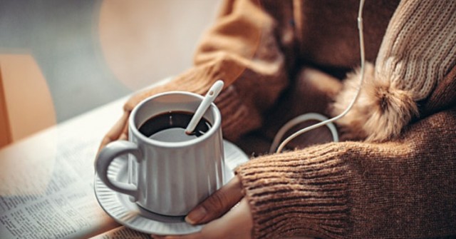 Uống 4 ly nước này mỗi ngày, cô gái gãy xương khi cúi xuống