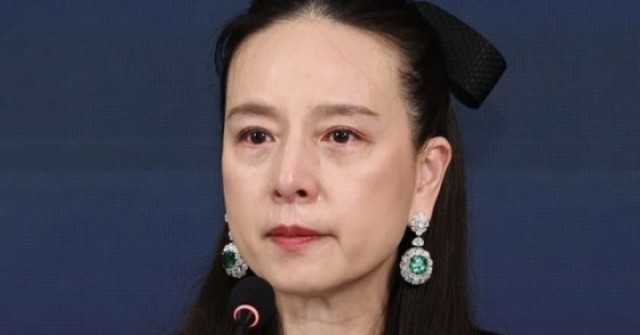 Madam Pang được khen "khóc vẫn sang chảnh"