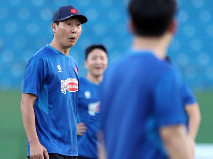 Thủ môn số 1 của ĐT Việt Nam bị chấn thương, HLV Kim Sang Sik phải tính phương án 2