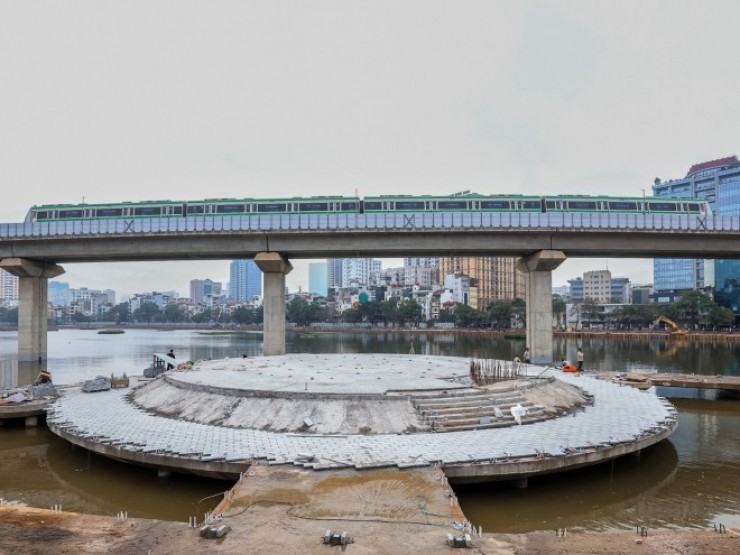 Sân khấu nổi giữa hồ độc nhất Hà Nội sắp hoàn thành