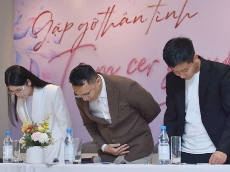 Hằng “Du Mục“ bật khóc, Quang Linh Vlogs sẽ về châu Phi sau vụ quảng cáo “lố“ kẹo rau