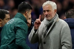 Mourinho chỉ trích trọng tài "kiêu ngạo", tố VAR bỏ qua 3 quả phạt đền