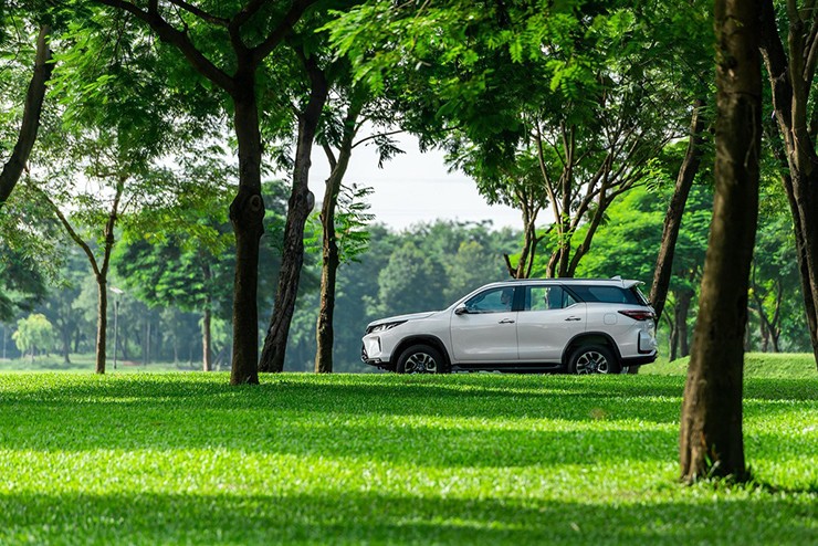 Giá xe Toyota Fortuner niêm yết và lăn bánh tháng 3/2025 - 2