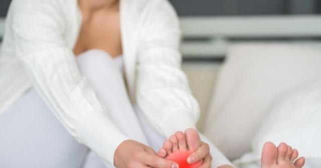 4 triệu chứng của bệnh gan biểu hiện ở bàn chân