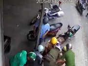 An ninh - Xã hội - Nhiều người vây bắt kẻ trộm xe máy trên đường phố như phim