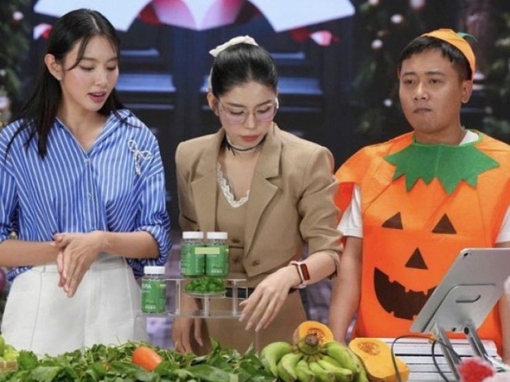 Thêm cơ quan vào cuộc vụ kẹo rau củ Kera mà Quang Linh Vlog và Hằng Du Mục quảng cáo