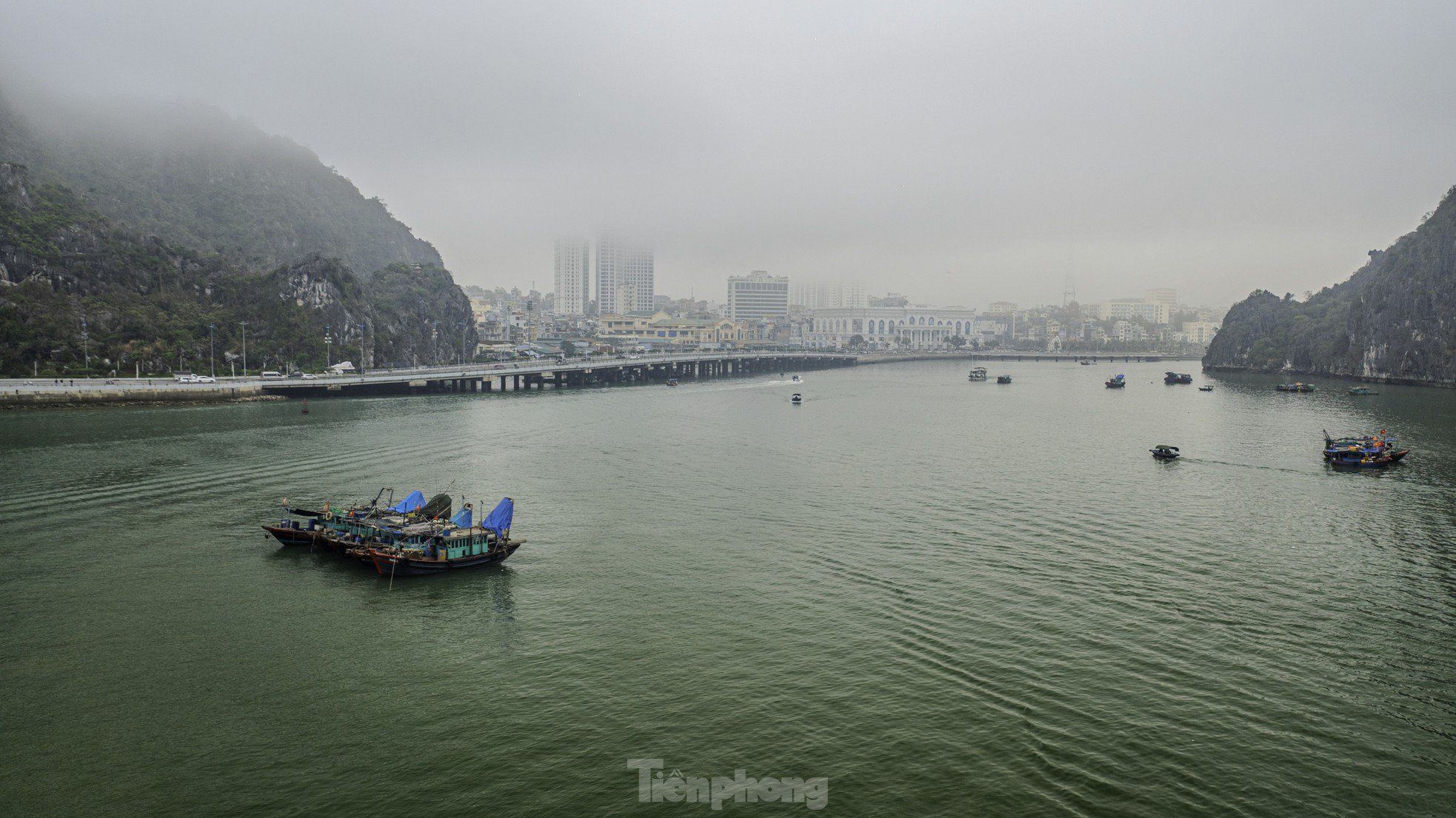 Lạ lẫm hình ảnh thành phố di sản trong sương mù - 9