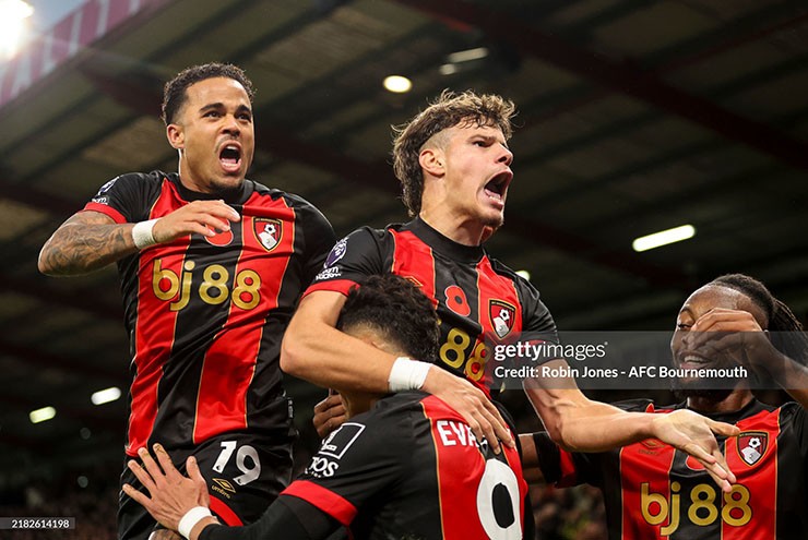 Bournemouth từng "gieo sầu" cho Man City ở lượt đi Ngoại hạng Anh