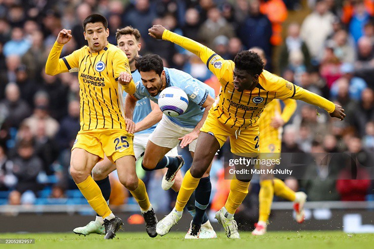 Gundogan gặp khó khăn trước các tiền vệ bên phía Brighton