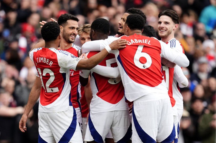 Arsenal đánh bại Chelsea trong trận derby London