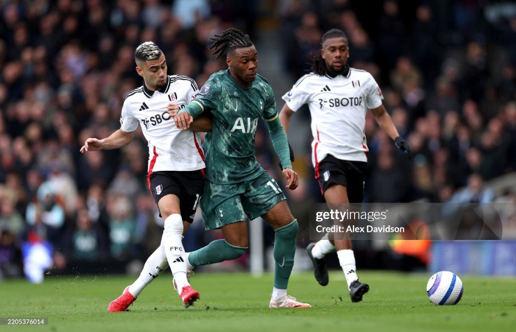 Tottenham thảm bại&nbsp;trước Fulham