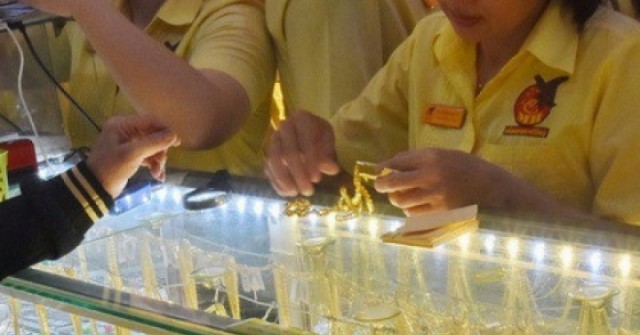 Giá vàng hôm nay 16-3: Xô đổ các kỷ lục, vì sao vẫn được dự báo tăng tiếp?