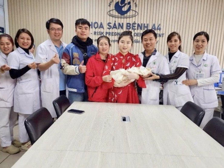 Thai nhi sa 1 chân ra ngoài từ tuần 21 vẫn chào đời khỏe mạnh