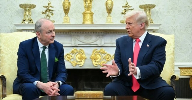 Vàng ở khắp mọi nơi: Ông Trump "phủ vàng" Phòng Bầu dục sau khi nhậm chức