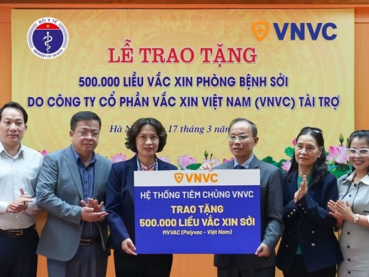 Bộ Y tế tiếp nhận 500.000 liều vắc xin sởi từ Hệ thống tiêm chủng VNVC